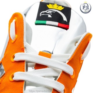 Ręcznie Robione Sneakersy ze Srebrnej Skóry z Pomarańczowym Zamszem – Komfort i Styl Made in Tuscany