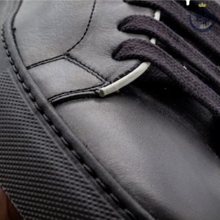 Siena sneakers in black leather with gold artisan details